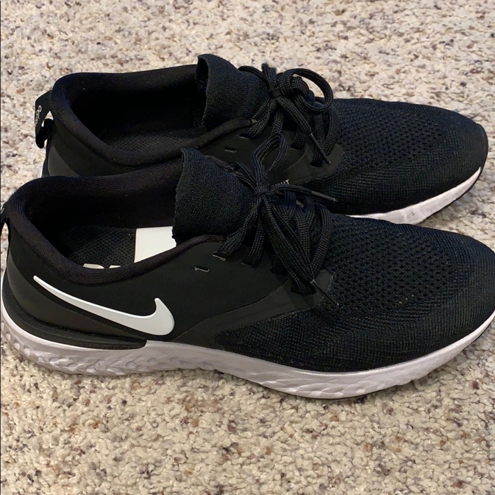 Nike flyknit running shoes